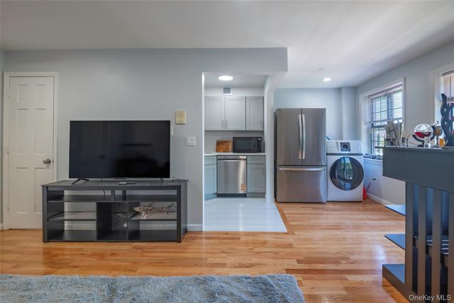 103-02 42nd Avenue 4D, Corona, NY 11368