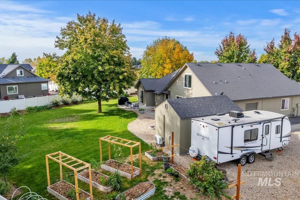 3052 S Thomas Mill Pl, Nampa, ID 83686 photo 2