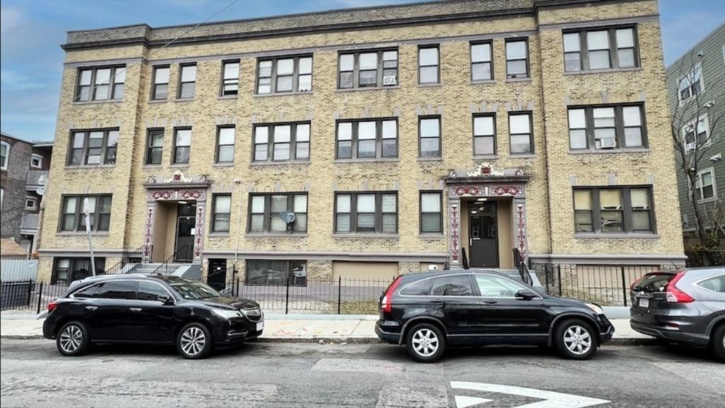 76 Walnut Park 4, Boston, MA 02119