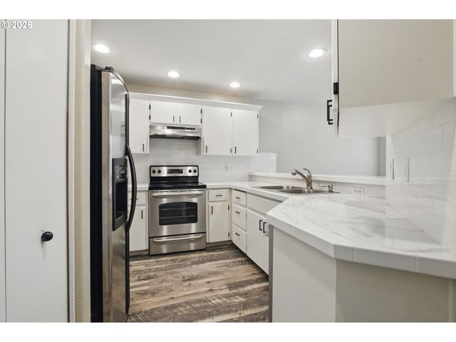 12528 Se TAGGART St, Portland, OR 97236