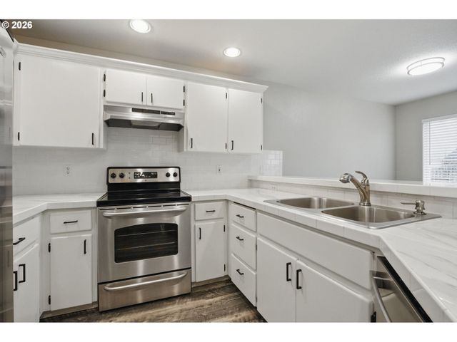 12528 Se TAGGART St, Portland, OR 97236