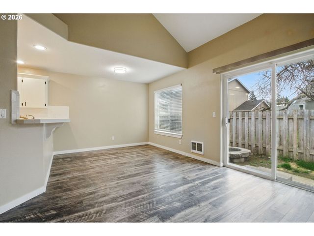 12528 Se TAGGART St, Portland, OR 97236