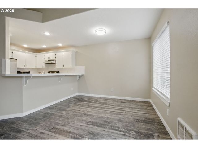 12528 Se TAGGART St, Portland, OR 97236