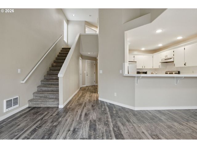 12528 Se TAGGART St, Portland, OR 97236