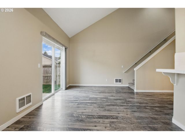 12528 Se TAGGART St, Portland, OR 97236