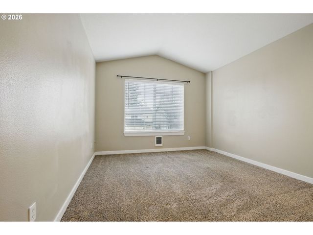 12528 Se TAGGART St, Portland, OR 97236