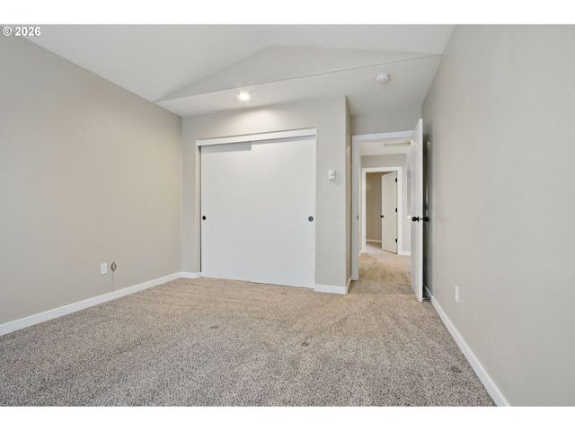 12528 Se TAGGART St, Portland, OR 97236