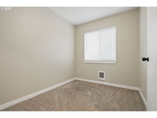 12528 Se TAGGART St, Portland, OR 97236