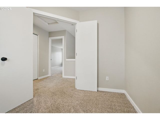 12528 Se TAGGART St, Portland, OR 97236