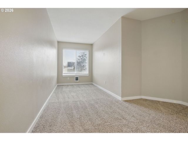 12528 Se TAGGART St, Portland, OR 97236