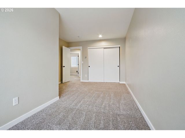 12528 Se TAGGART St, Portland, OR 97236