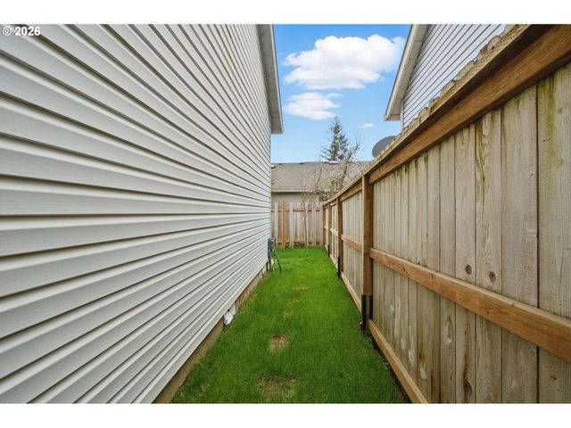 12528 Se TAGGART St, Portland, OR 97236