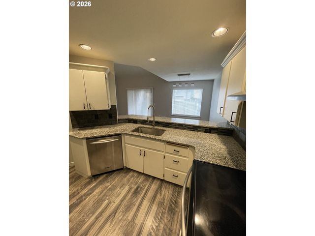 12528 Se TAGGART St, Portland, OR 97236