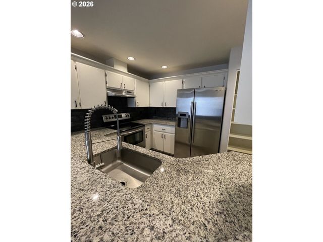 12528 Se TAGGART St, Portland, OR 97236