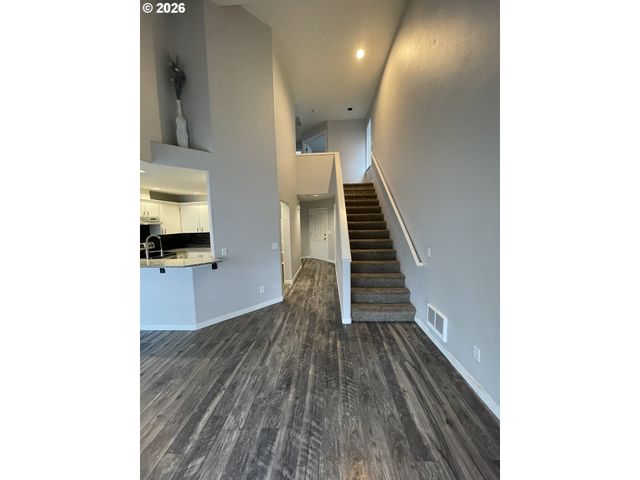 12528 Se TAGGART St, Portland, OR 97236