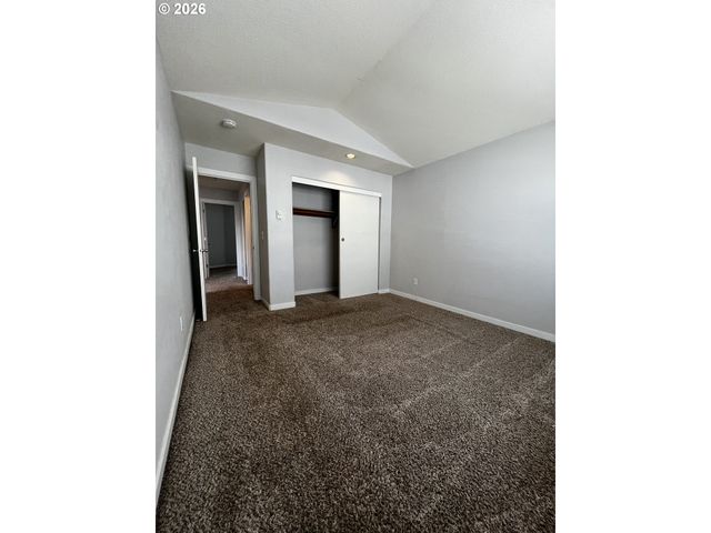 12528 Se TAGGART St, Portland, OR 97236