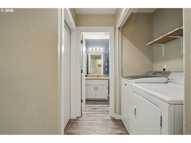 12528 Se TAGGART St, Portland, OR 97236