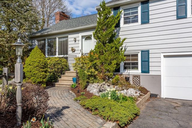 2 Meadow Brook Rd, Raynham, MA 02767