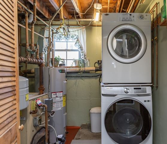 2 Meadow Brook Rd, Raynham, MA 02767