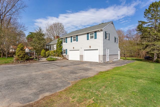 2 Meadow Brook Rd, Raynham, MA 02767