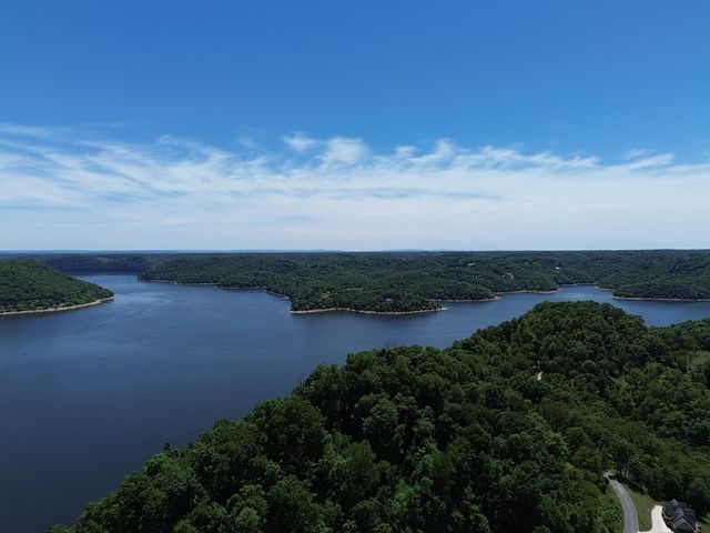 705 Harbor Pointe Dr, Silver Point, TN 38582