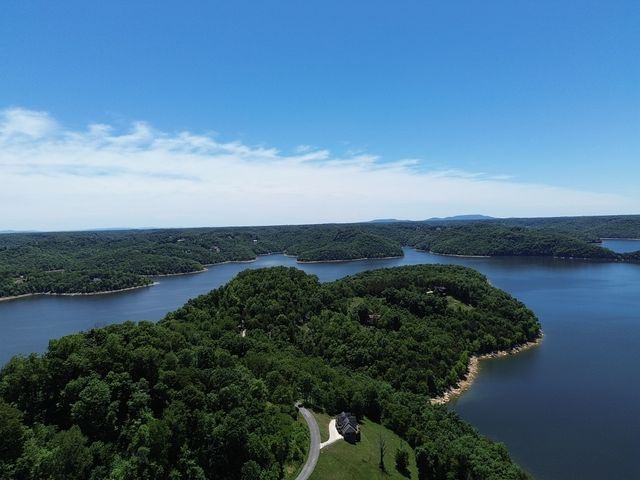 705 Harbor Pointe Dr, Silver Point, TN 38582