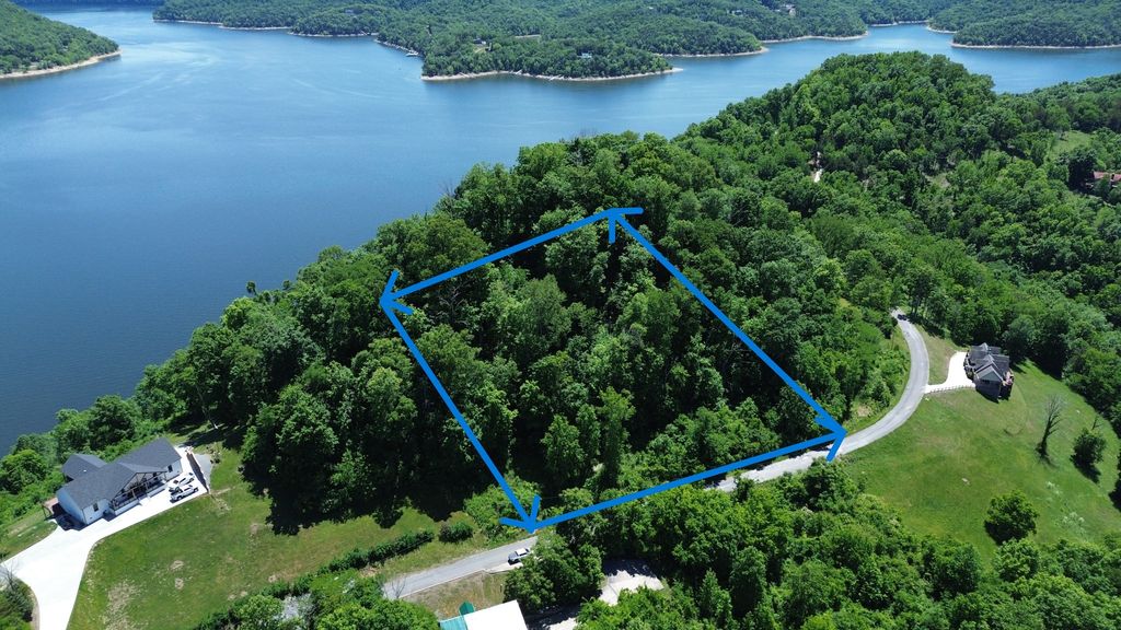 705 Harbor Pointe Dr, Silver Point, TN 38582