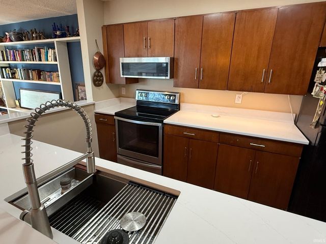 9425 S Pointe Lasalles Dr Unit 50, Bloomington, IN 47401