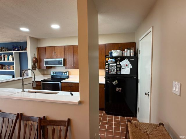 9425 S Pointe Lasalles Dr Unit 50, Bloomington, IN 47401