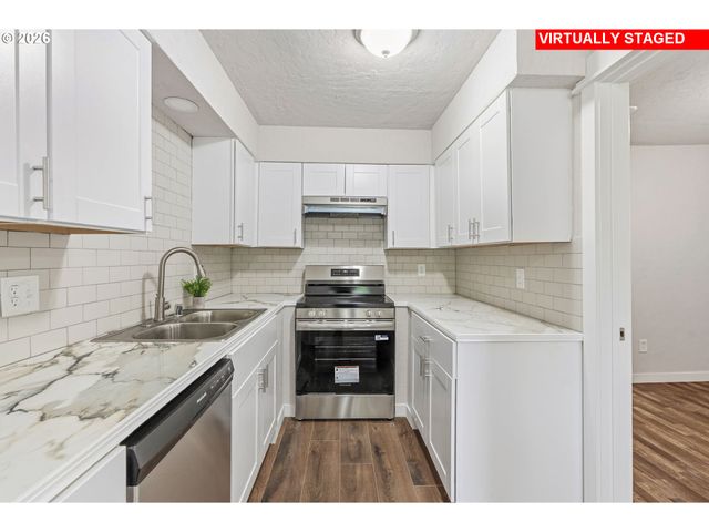 2843 HEMLOCK St, Longview, WA 98632