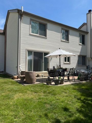 315 E Forest Knoll Drive, Palatine, IL 60074