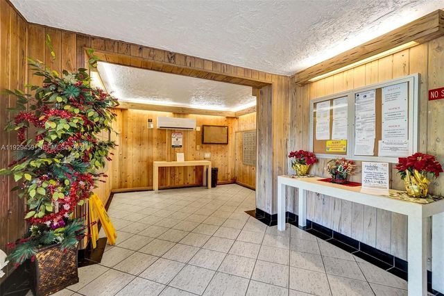 5860 NW 44th St 806, Lauderhill, FL 33319