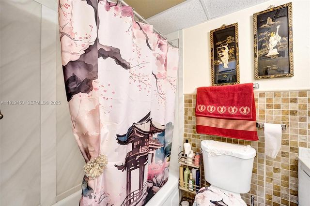 5860 NW 44th St 806, Lauderhill, FL 33319