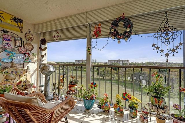 5860 NW 44th St 806, Lauderhill, FL 33319