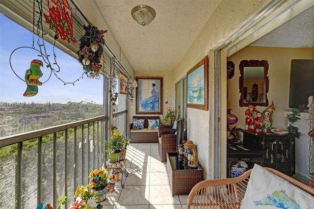 5860 NW 44th St 806, Lauderhill, FL 33319