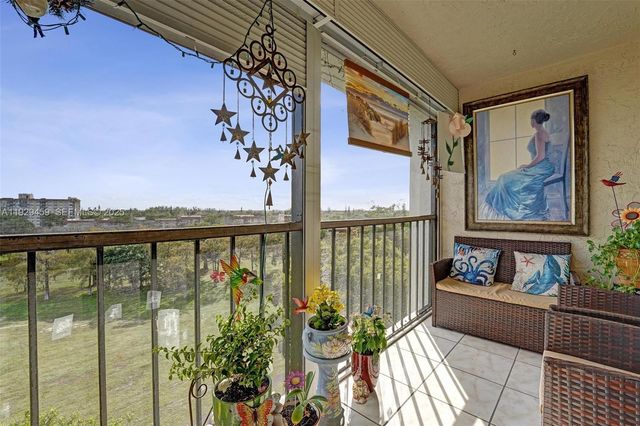 5860 NW 44th St 806, Lauderhill, FL 33319