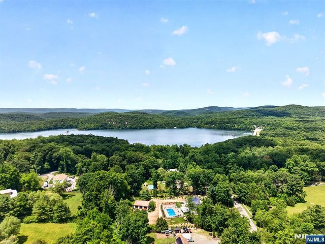 64 Ricker Drive, Ringwood, NJ 07456