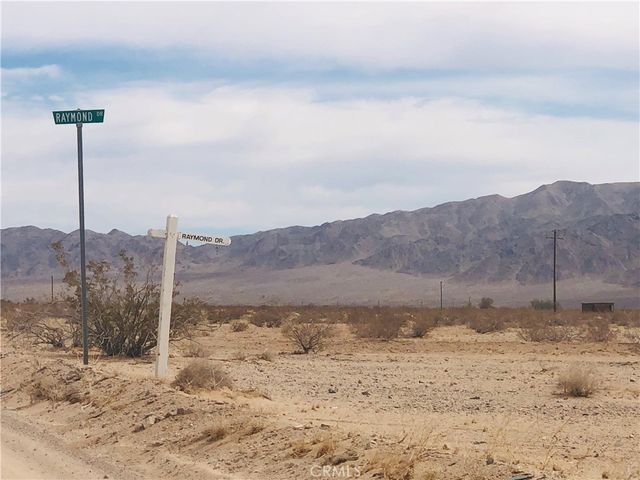 5 Raymond Drive, 29 Palms, CA 92277
