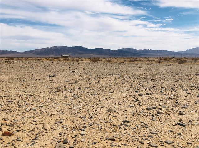5 Raymond Drive, 29 Palms, CA 92277