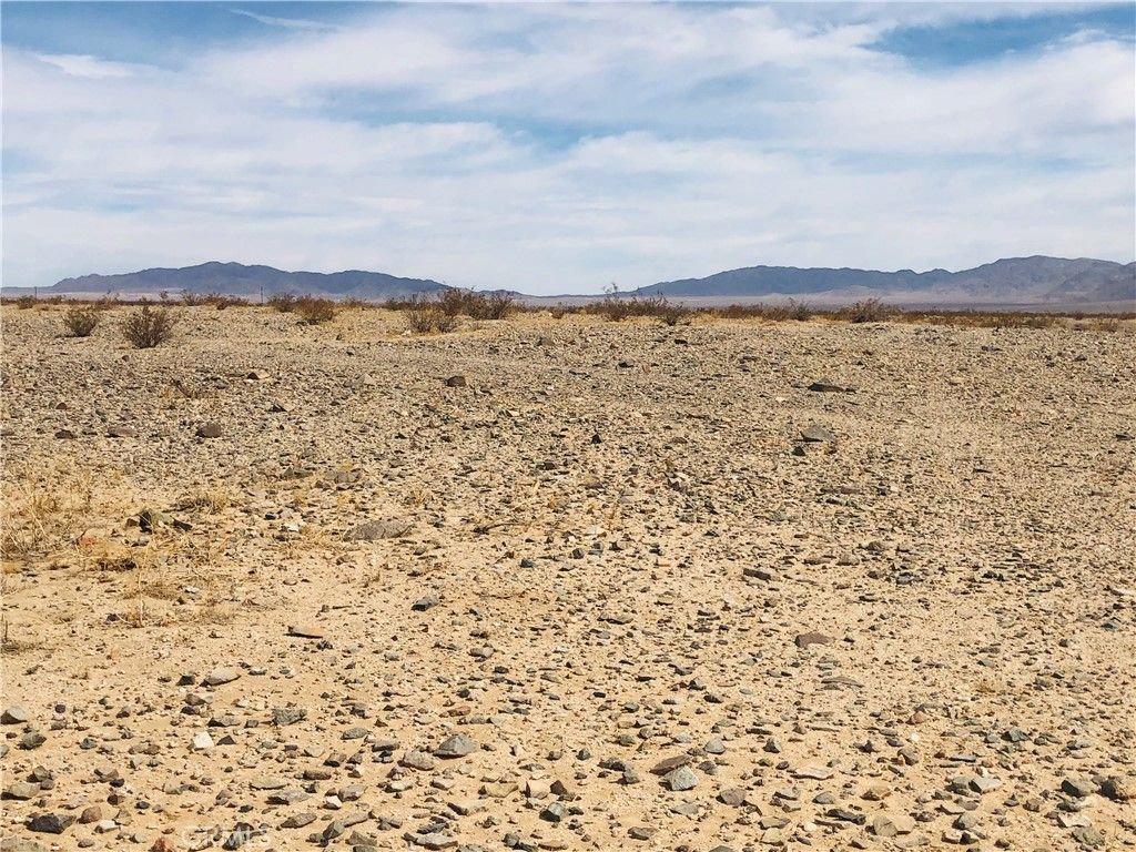 5 Raymond Drive, 29 Palms, CA 92277