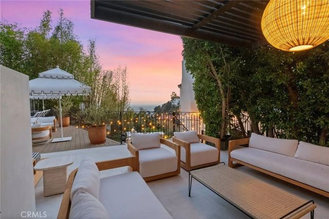 8650 Hillside Avenue, West Hollywood, CA 90069
