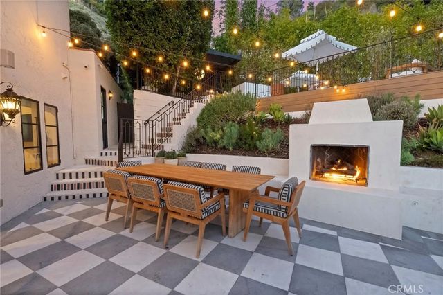 8650 Hillside Avenue, West Hollywood, CA 90069