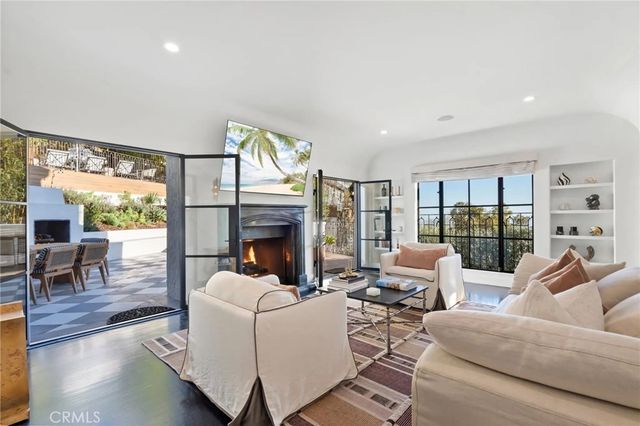 8650 Hillside Avenue, West Hollywood, CA 90069