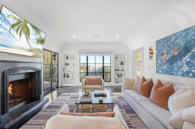 8650 Hillside Avenue, West Hollywood, CA 90069