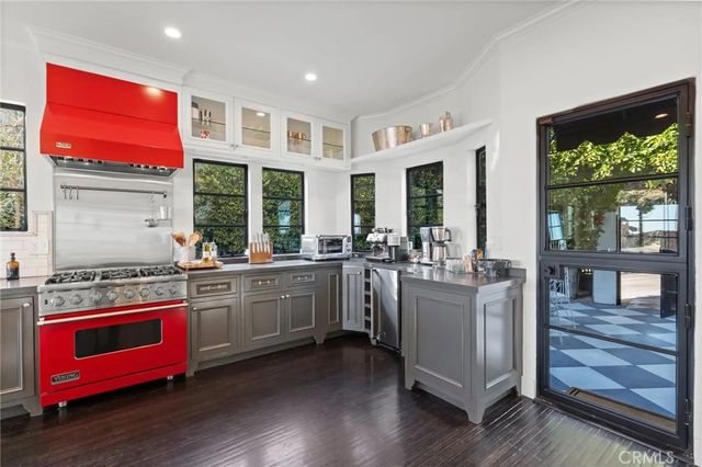 8650 Hillside Avenue, West Hollywood, CA 90069