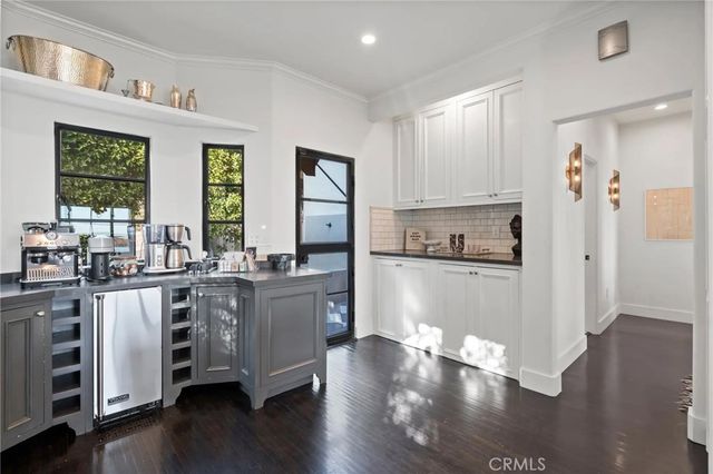 8650 Hillside Avenue, West Hollywood, CA 90069
