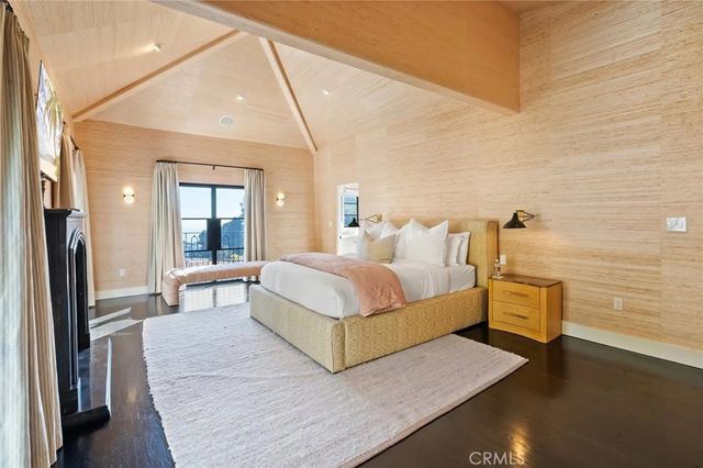 8650 Hillside Avenue, West Hollywood, CA 90069