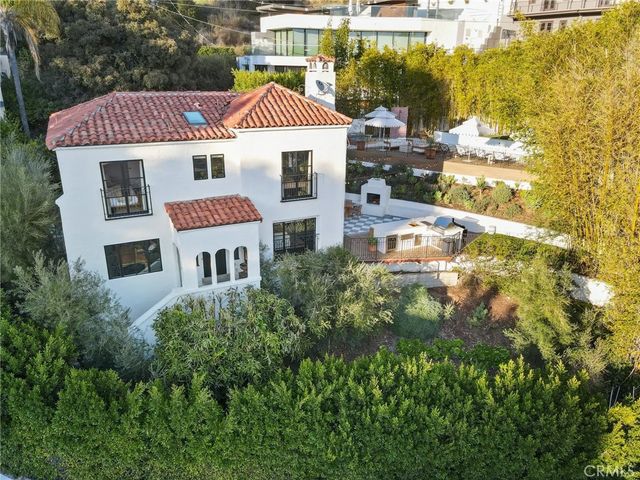 8650 Hillside Avenue, West Hollywood, CA 90069
