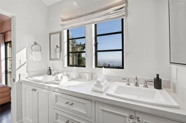 8650 Hillside Avenue, West Hollywood, CA 90069