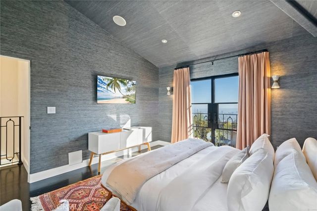 8650 Hillside Avenue, West Hollywood, CA 90069